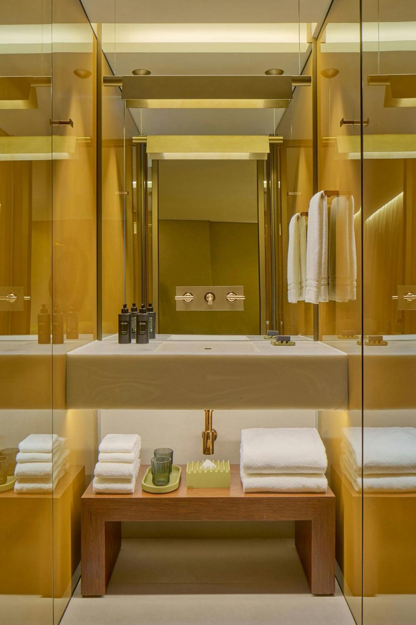 W Hotel 5*